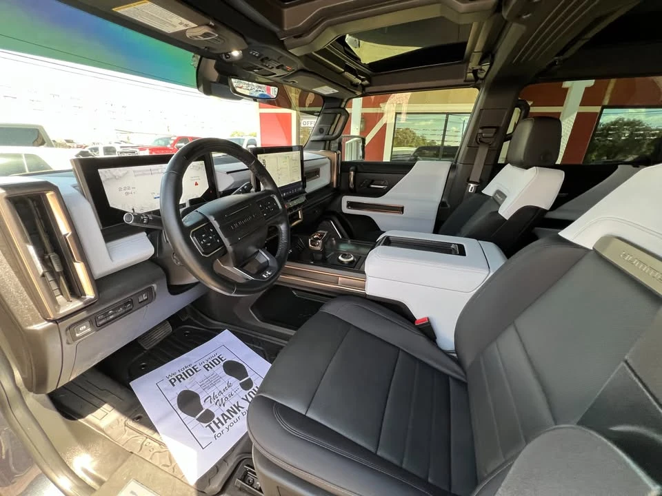 2025 GMC Hummer EV - Image 11 of 20