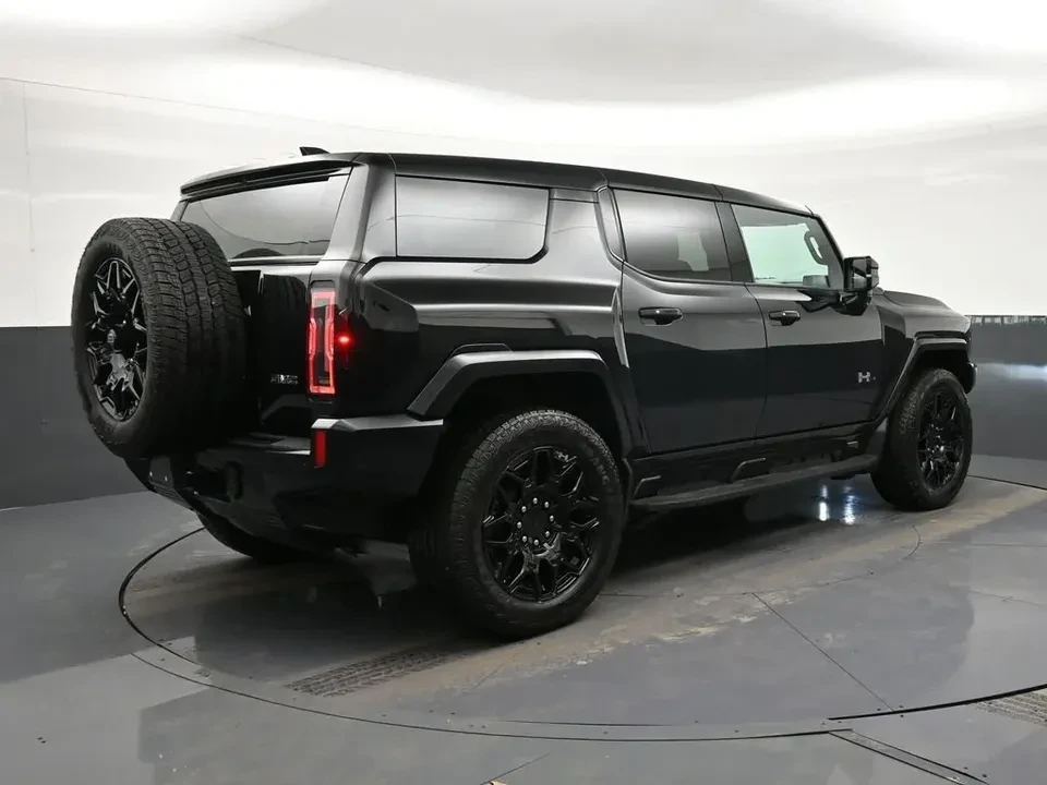 2025 GMC Hummer EV - Image 6 of 19