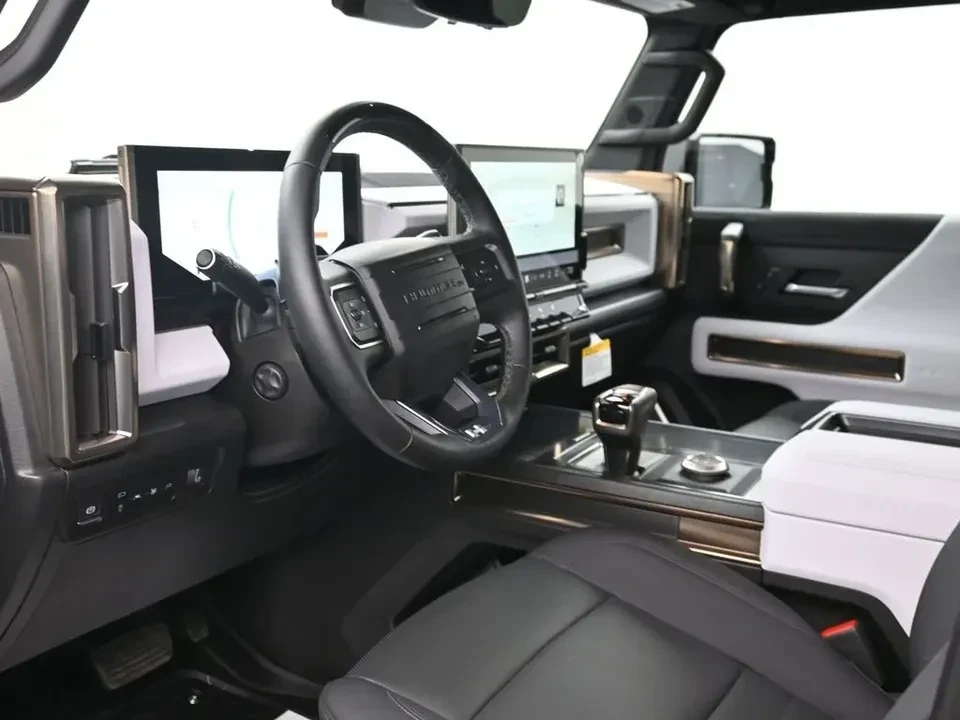 2025 GMC Hummer EV - Image 9 of 19