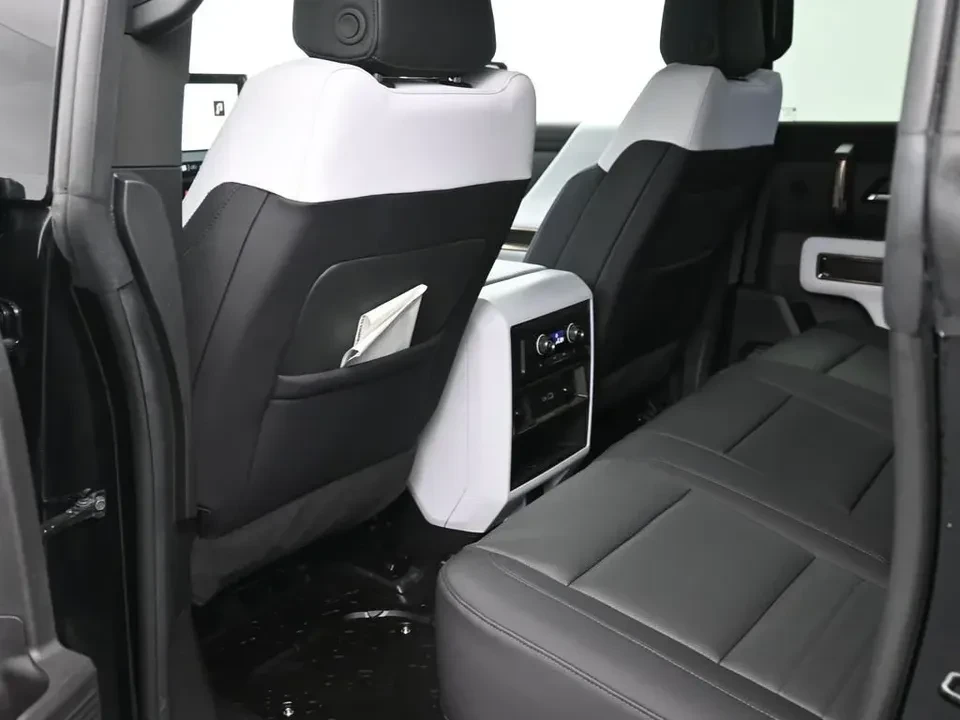 2025 GMC Hummer EV - Image 13 of 19