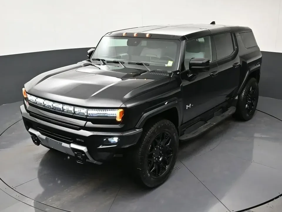 2025 GMC Hummer EV - Image 14 of 19