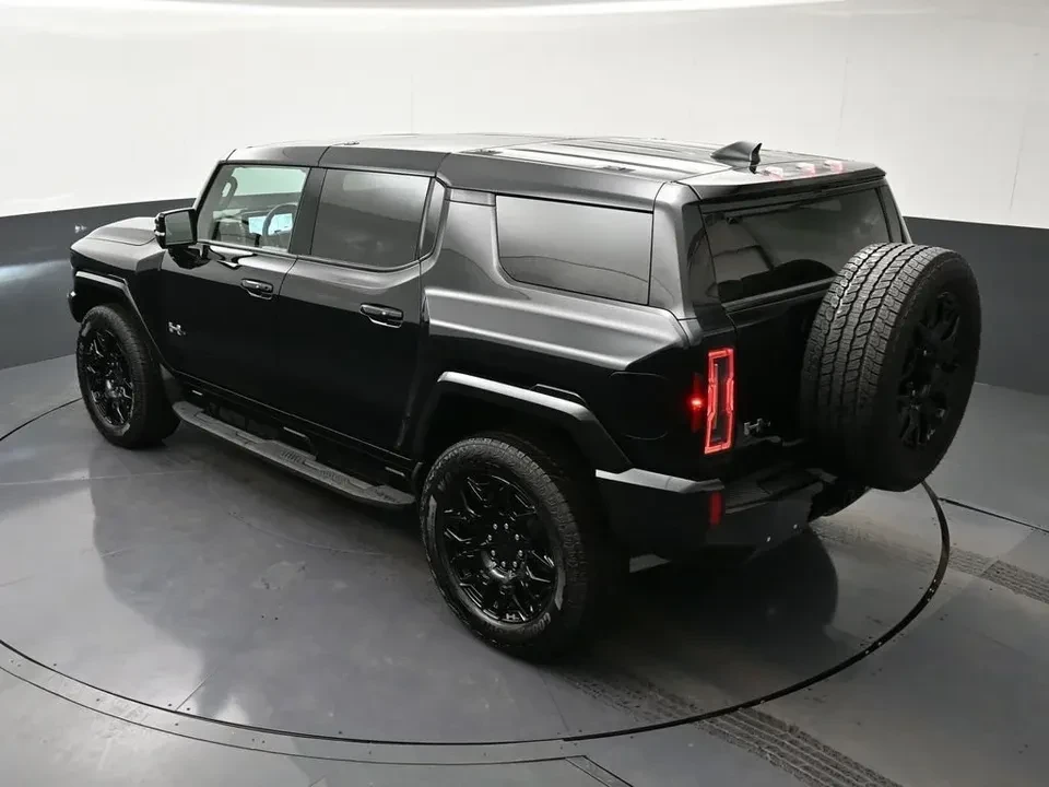 2025 GMC Hummer EV - Image 16 of 19