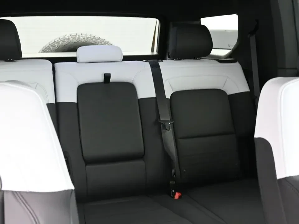 2025 GMC Hummer EV - Image 12 of 19