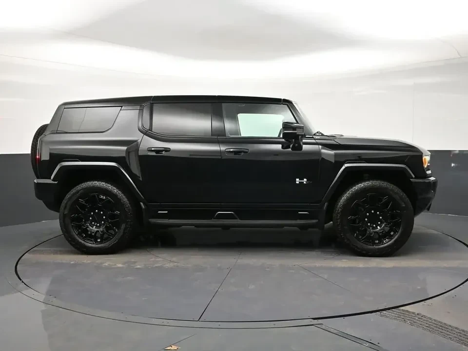 2025 GMC Hummer EV - Image 7 of 19