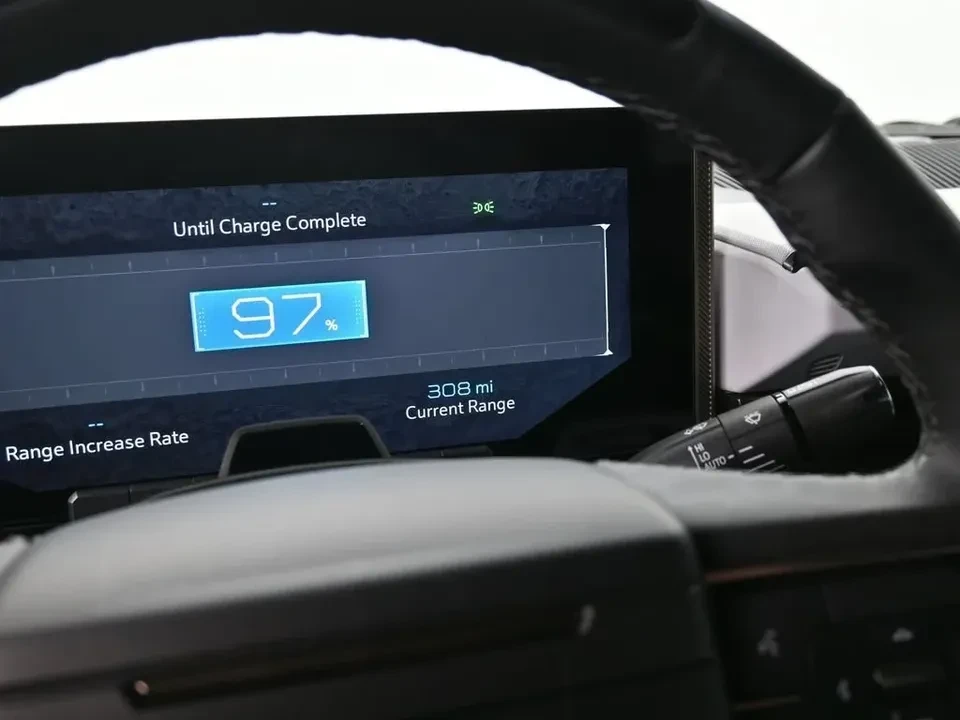 2025 GMC Hummer EV - Image 8 of 19