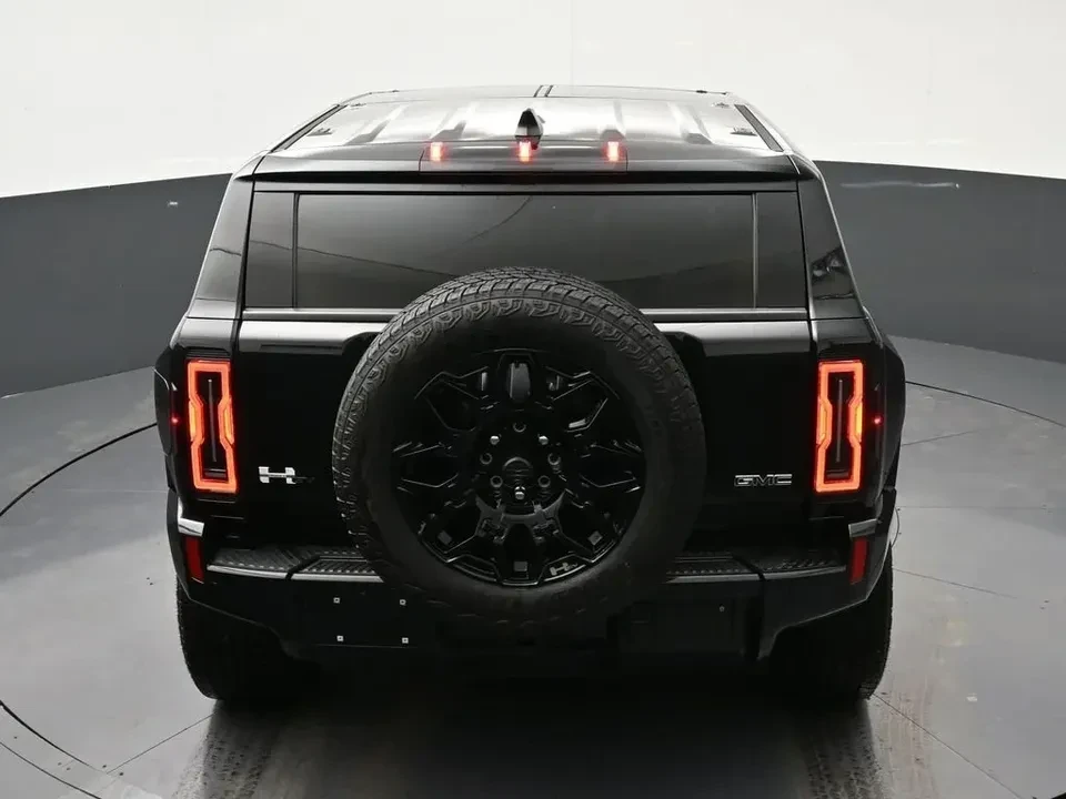 2025 GMC Hummer EV - Image 17 of 19