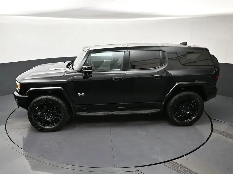 2025 GMC Hummer EV - Image 15 of 19