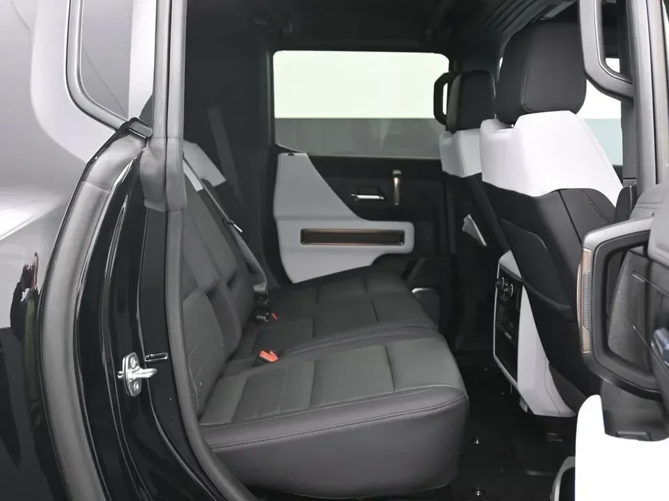 2025 GMC Hummer EV - Image 11 of 19