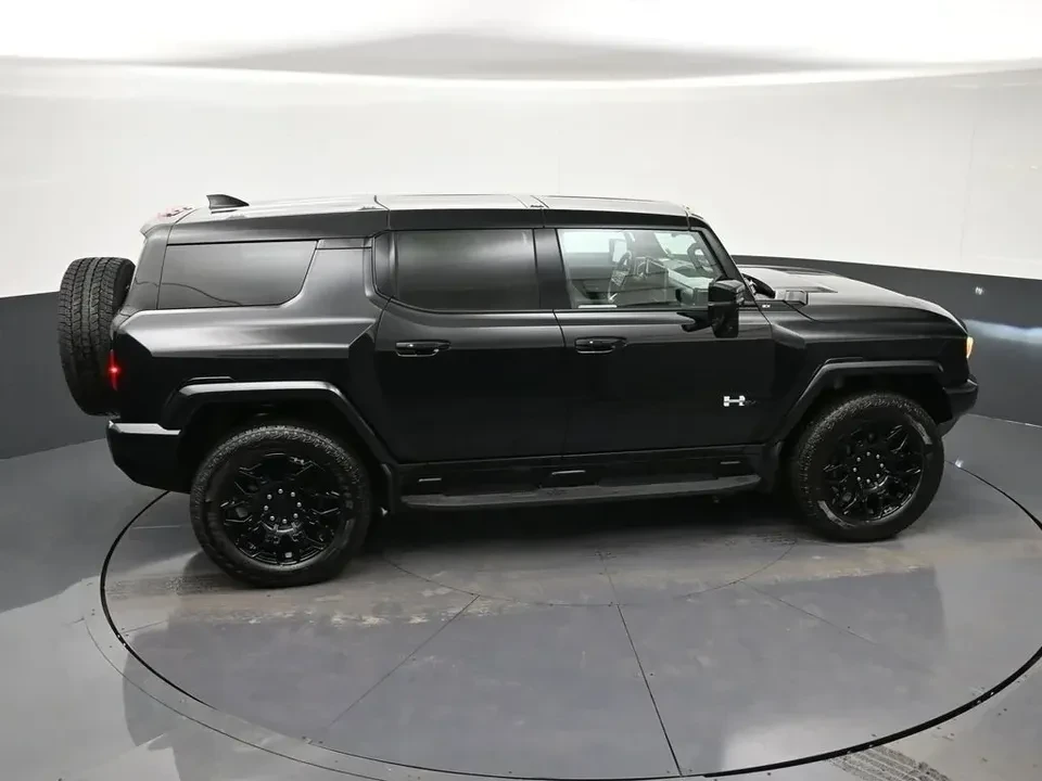2025 GMC Hummer EV - Image 19 of 19