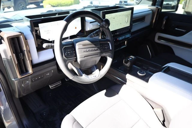 2025 GMC Hummer EV - Image 12 of 20