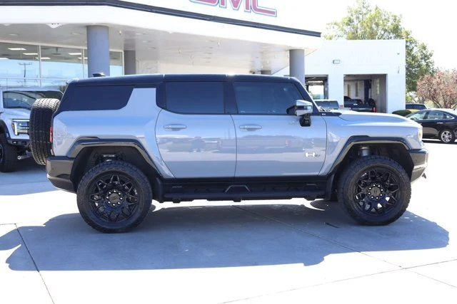 2025 GMC Hummer EV - Image 7 of 20