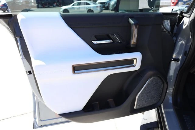 2025 GMC Hummer EV - Image 10 of 20