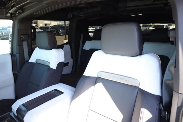 2025 GMC Hummer EV - Image 17 of 20