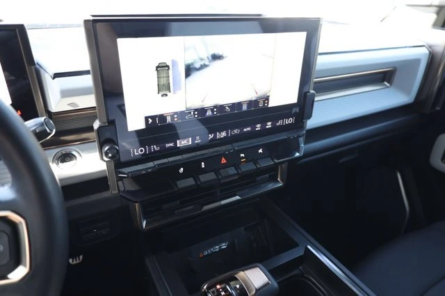 2025 GMC Hummer EV - Image 15 of 20