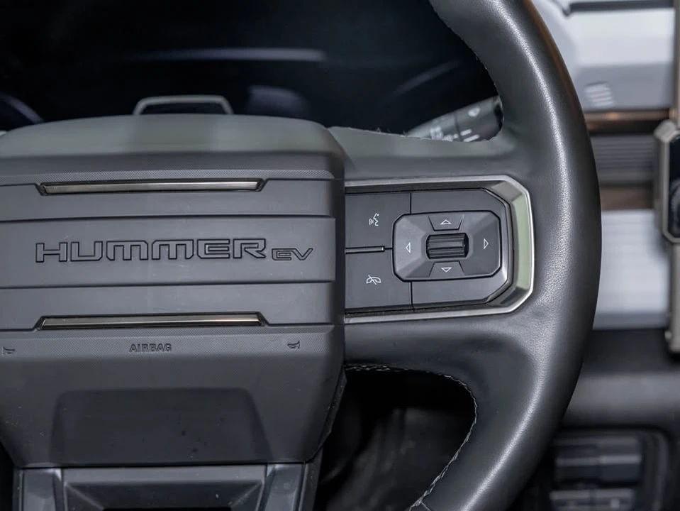 2025 GMC Hummer EV - Image 16 of 20
