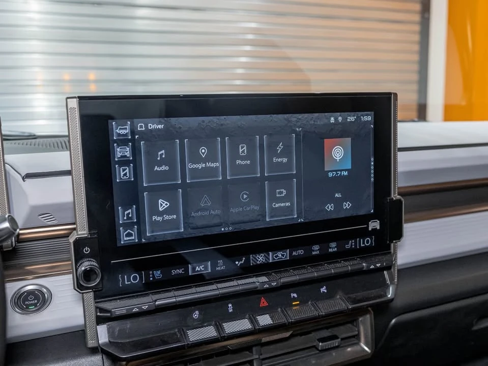 2025 GMC Hummer EV - Image 17 of 20