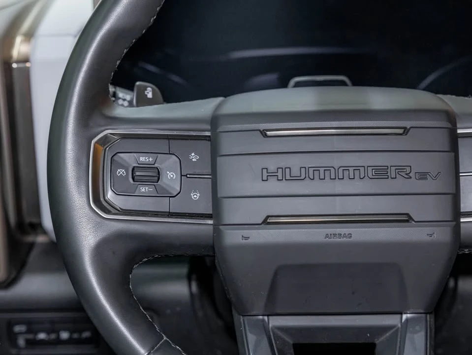 2025 GMC Hummer EV - Image 15 of 20