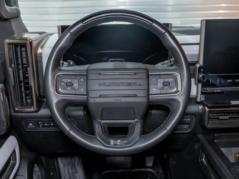 2025 GMC Hummer EV - Image 13 of 20