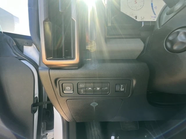 2025 GMC Hummer EV - Image 19 of 20