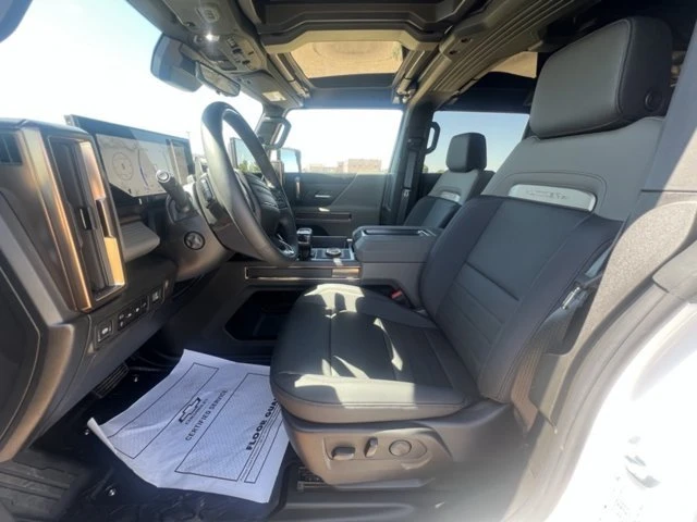 2025 GMC Hummer EV - Image 9 of 20