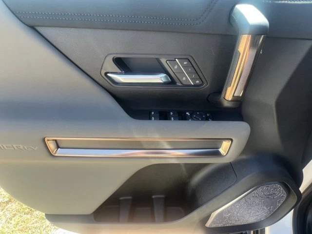 2025 GMC Hummer EV - Image 12 of 20
