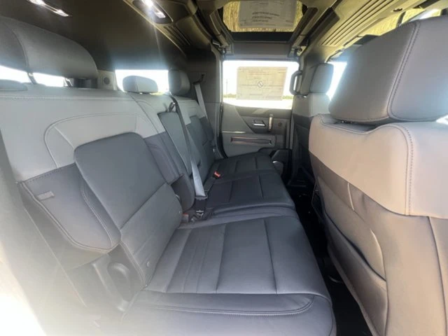2025 GMC Hummer EV - Image 17 of 20
