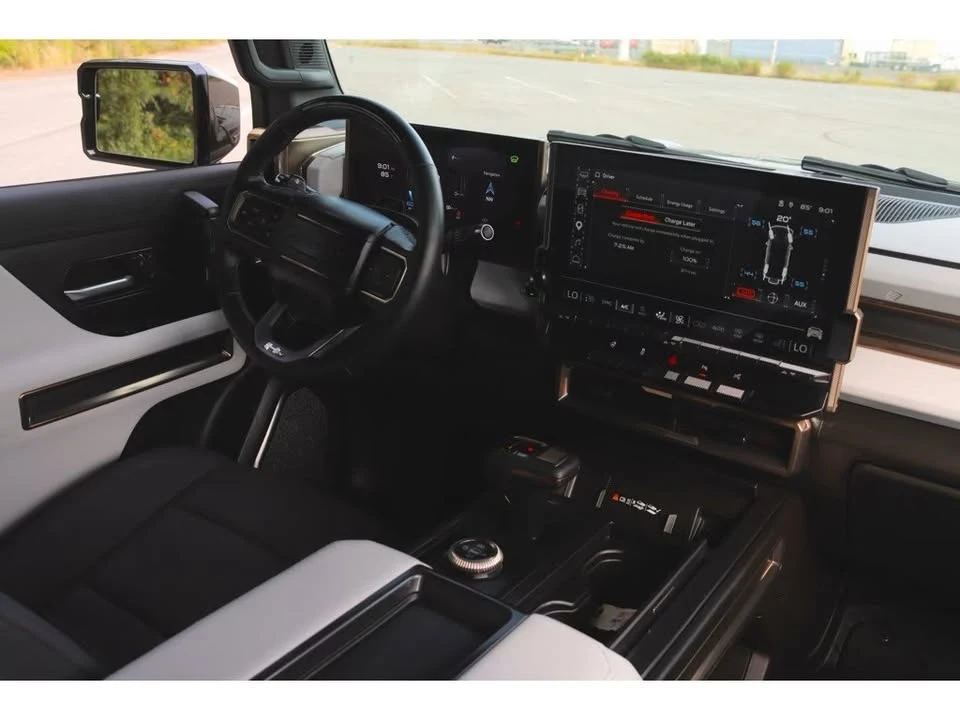 2025 GMC Hummer EV - Image 19 of 20