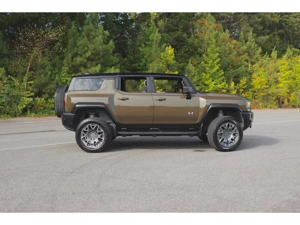 2025 GMC Hummer EV - Image 8 of 20