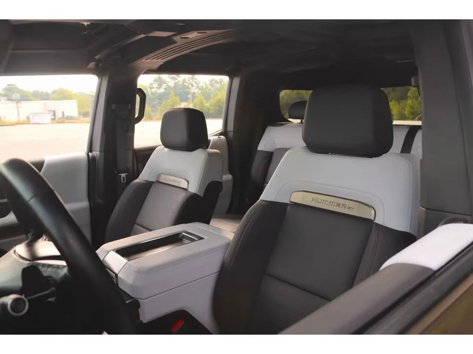 2025 GMC Hummer EV - Image 18 of 20