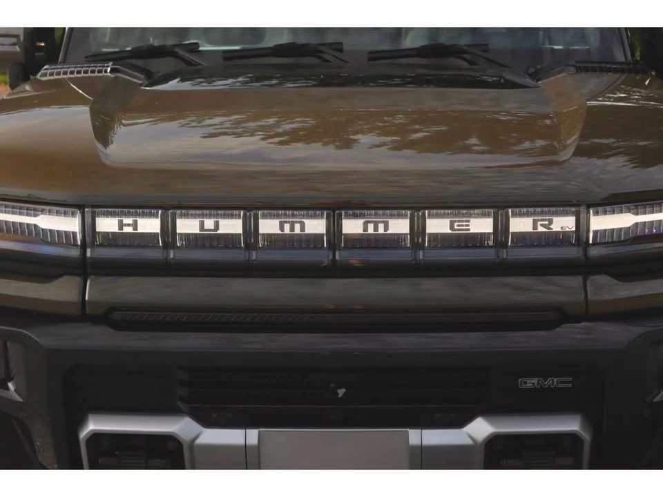 2025 GMC Hummer EV - Image 13 of 20