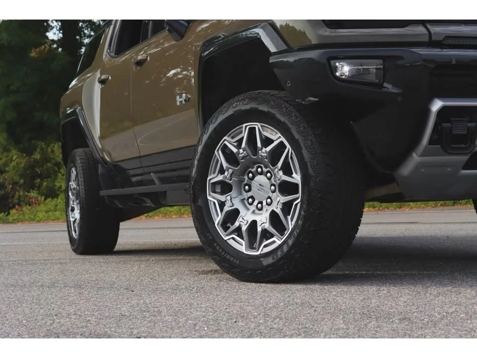 2025 GMC Hummer EV - Image 11 of 20