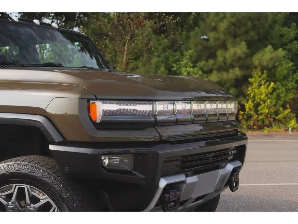2025 GMC Hummer EV - Image 10 of 20