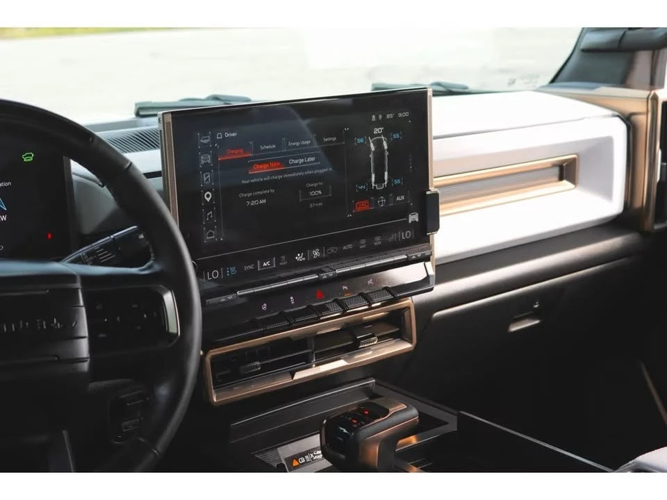 2025 GMC Hummer EV - Image 17 of 20