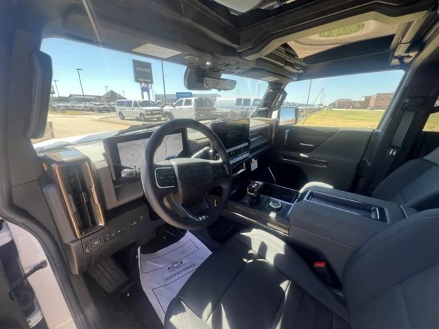 2025 GMC Hummer EV - Image 11 of 20