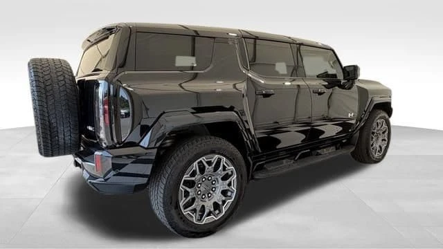 2025 GMC Hummer EV - Image 8 of 20