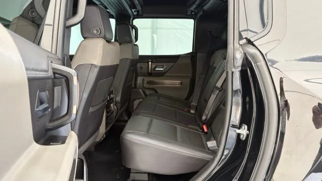 2025 GMC Hummer EV - Image 19 of 20