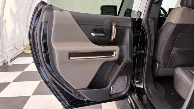 2025 GMC Hummer EV - Image 20 of 20