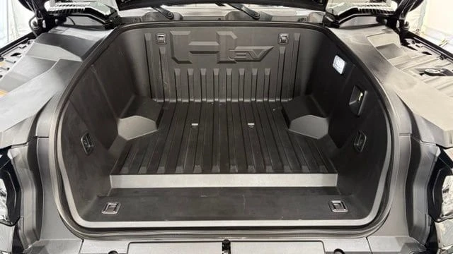 2025 GMC Hummer EV - Image 11 of 20