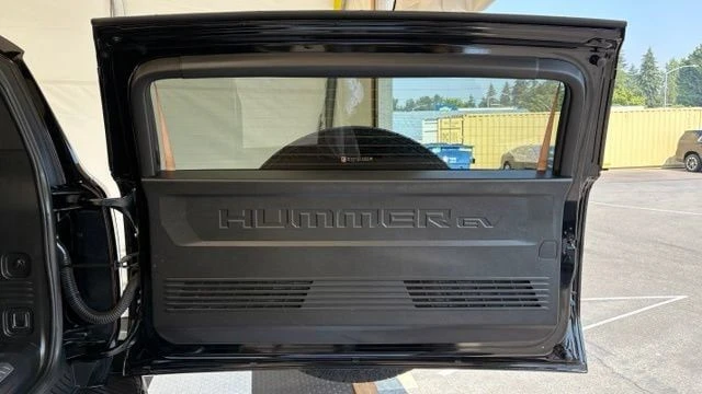 2025 GMC Hummer EV - Image 7 of 20