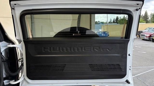 2025 GMC Hummer EV - Image 7 of 20