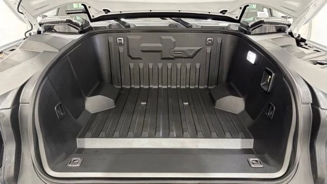 2025 GMC Hummer EV - Image 11 of 20