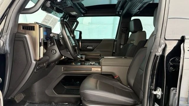 2025 GMC Hummer EV - Image 15 of 20