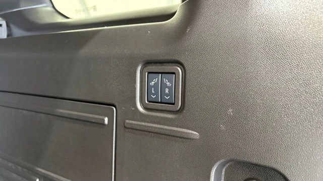 2025 GMC Hummer EV - Image 5 of 20