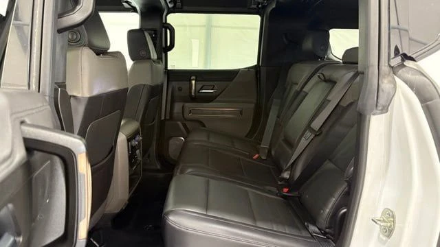 2025 GMC Hummer EV - Image 19 of 20