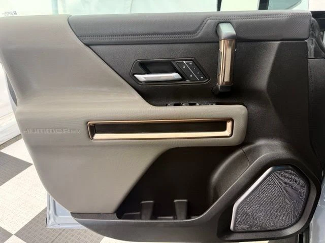 2025 GMC Hummer EV - Image 15 of 20