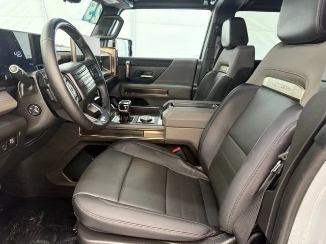 2025 GMC Hummer EV - Image 13 of 20