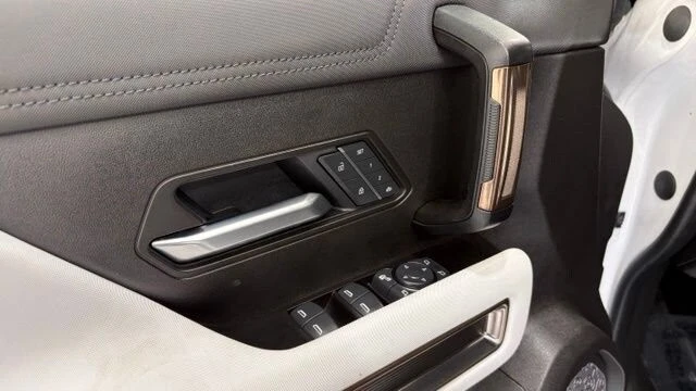 2025 GMC Hummer EV - Image 18 of 20