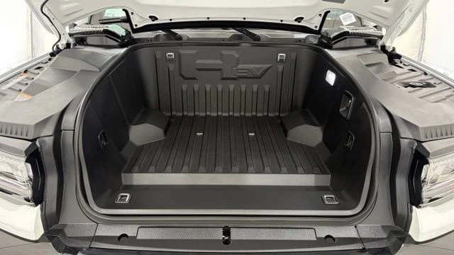2025 GMC Hummer EV - Image 11 of 20