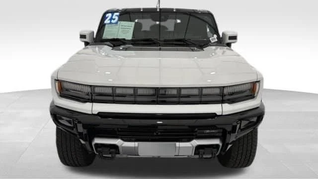 2025 GMC Hummer EV - Image 10 of 20