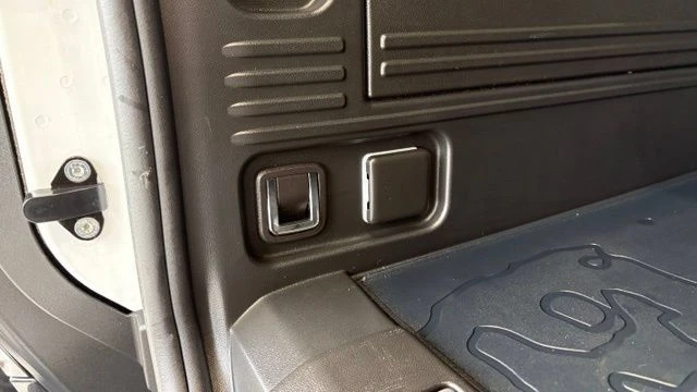 2025 GMC Hummer EV - Image 6 of 20